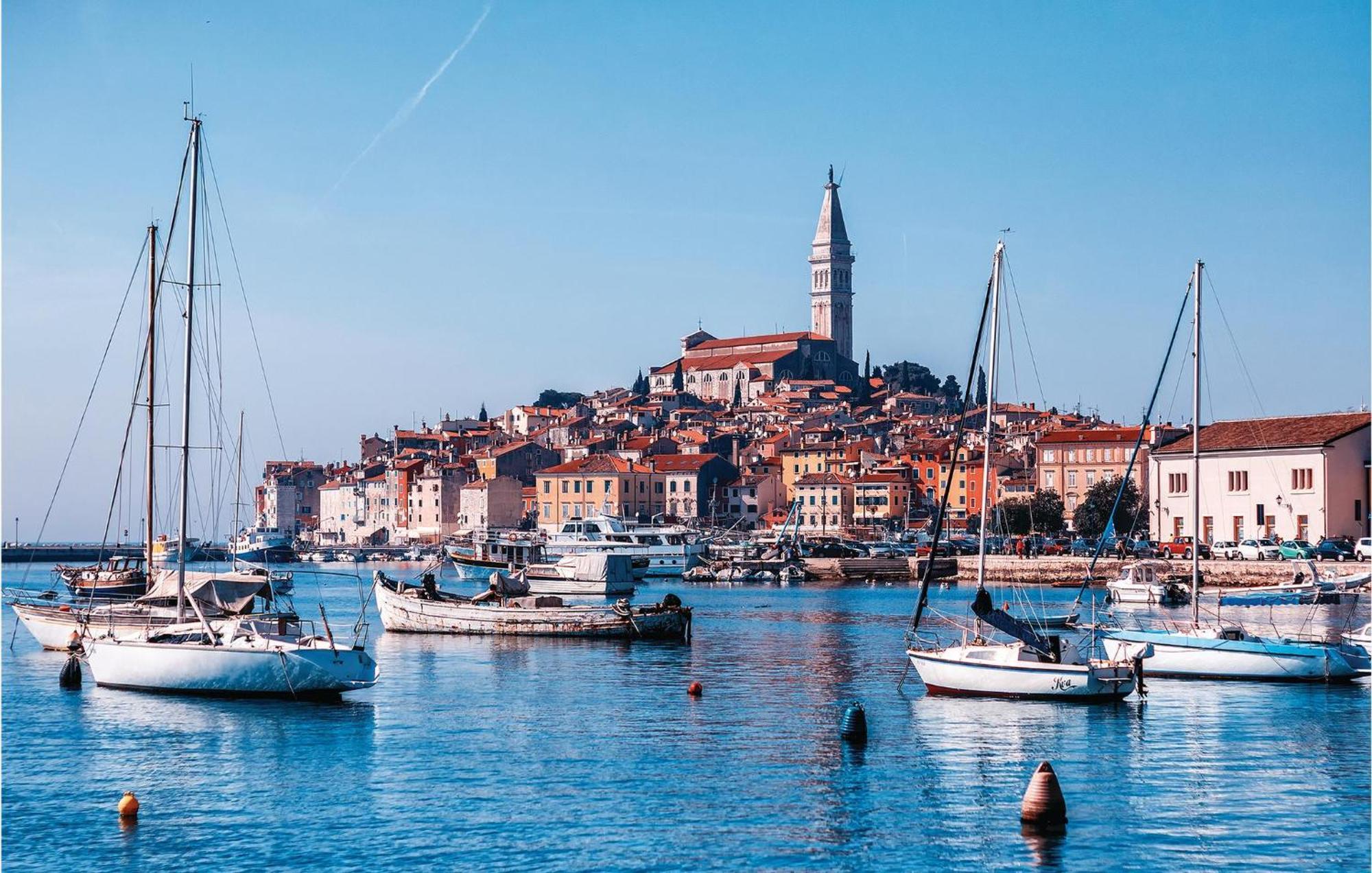 Lovely Apartment In Rovinj With Kitchen Exterior foto