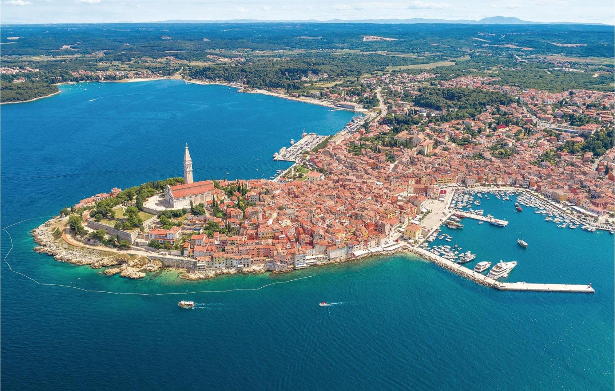 Lovely Apartment In Rovinj With Kitchen Exterior foto