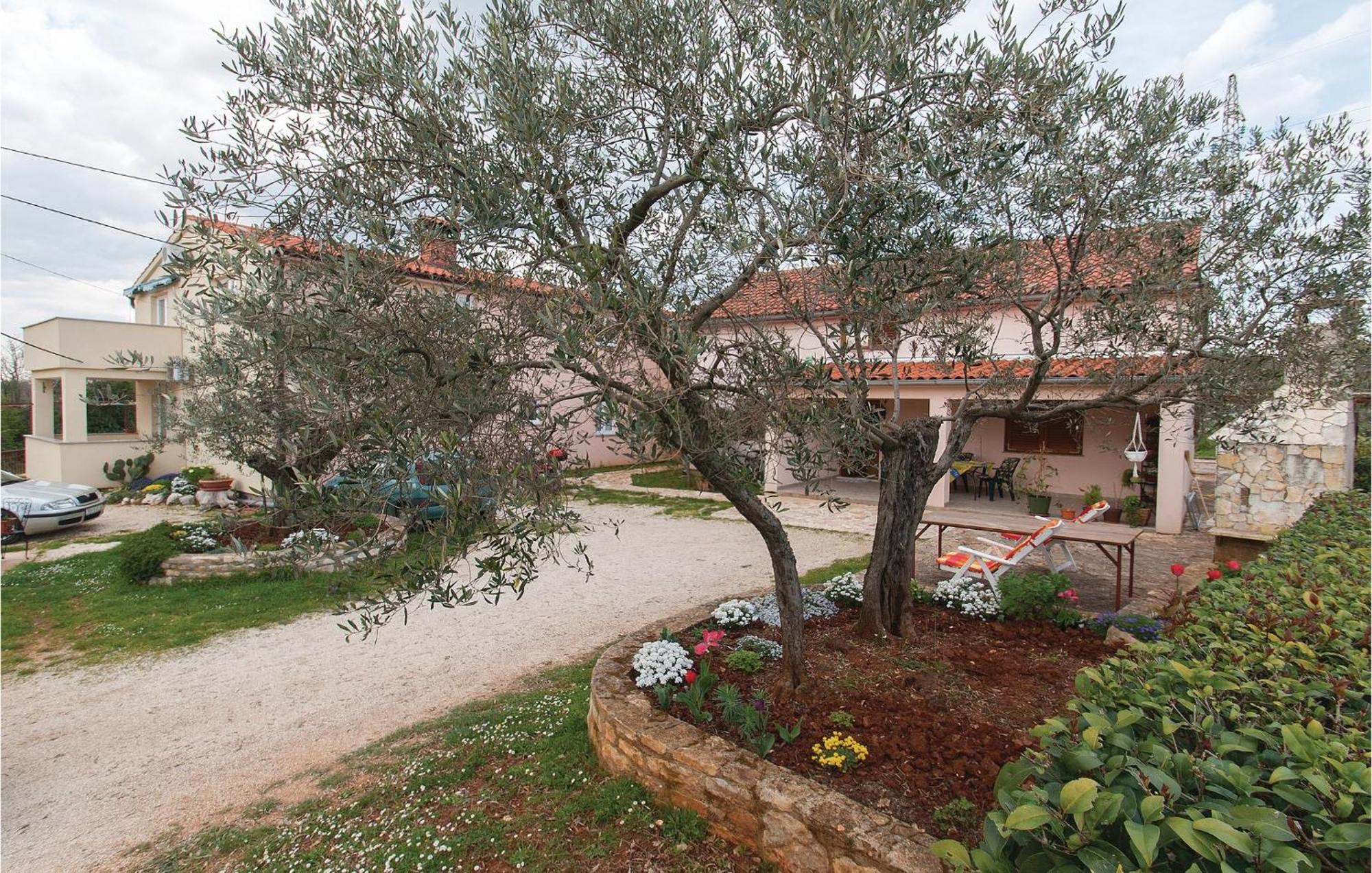 Lovely Apartment In Rovinj With Kitchen Exterior foto